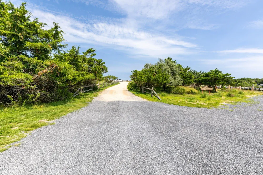 59 Isle Of Wight Road East Hampton, NY 11937