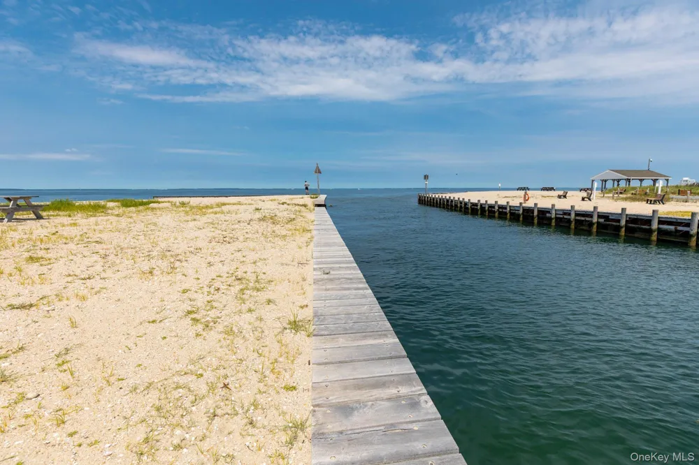 59 Isle Of Wight Road East Hampton, NY 11937