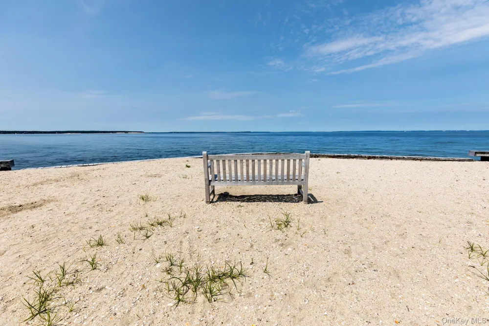 59 Isle Of Wight Road East Hampton, NY 11937
