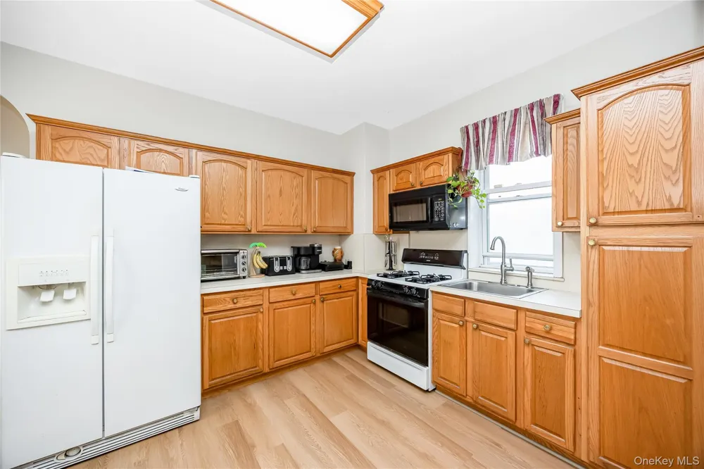 88-35 75th Avenue Glendale, NY 11385