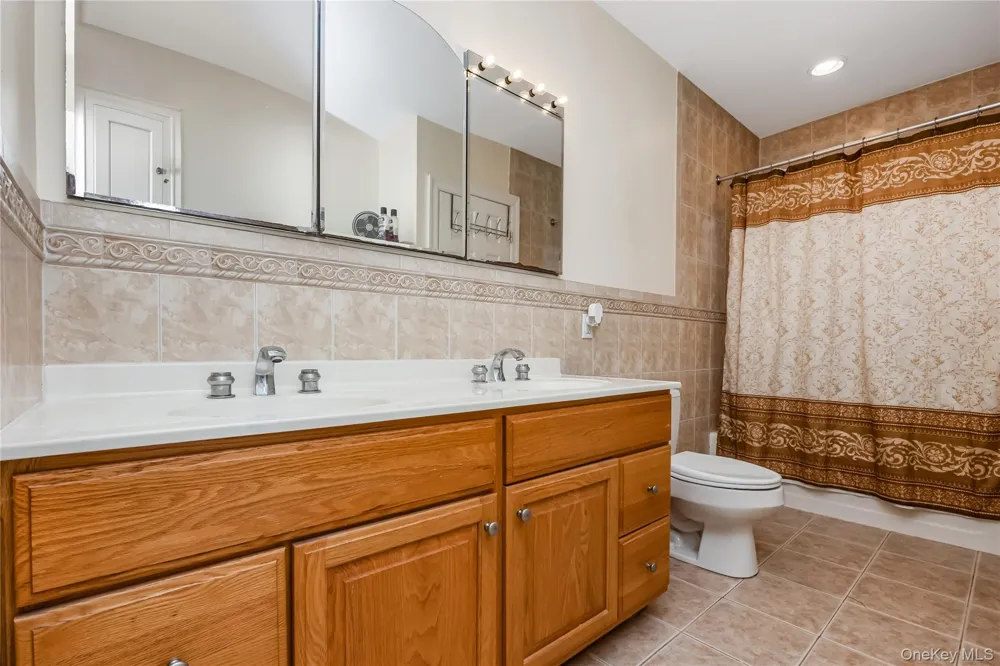 88-35 75th Avenue Glendale, NY 11385