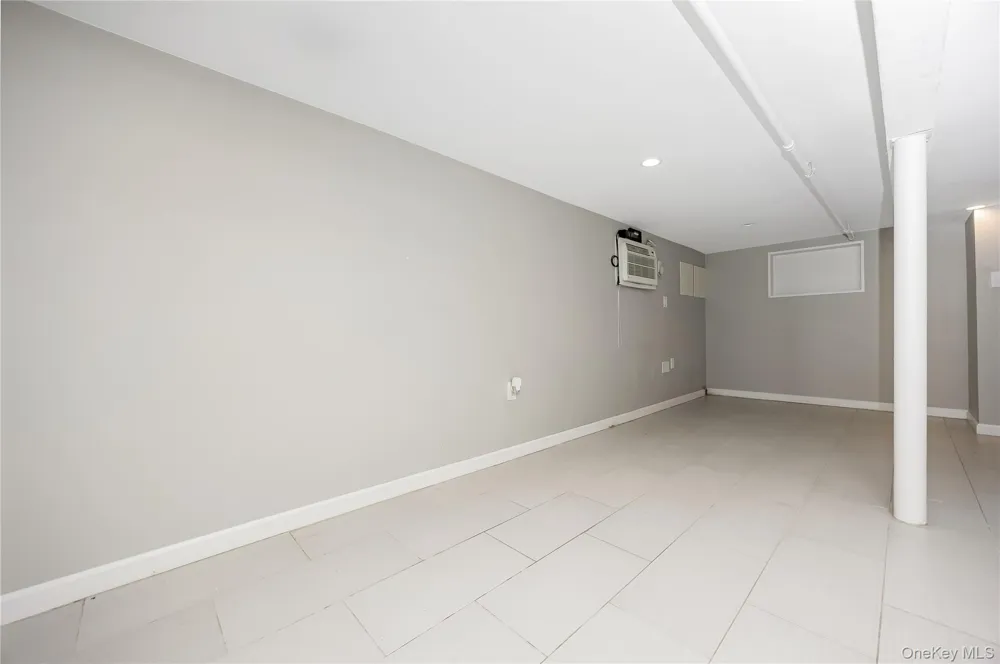 88-35 75th Avenue Glendale, NY 11385