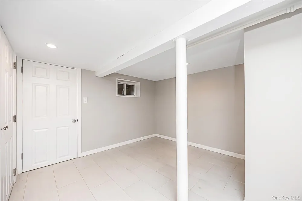 88-35 75th Avenue Glendale, NY 11385