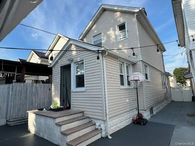 11522 124th Street South Ozone Park, NY 11420