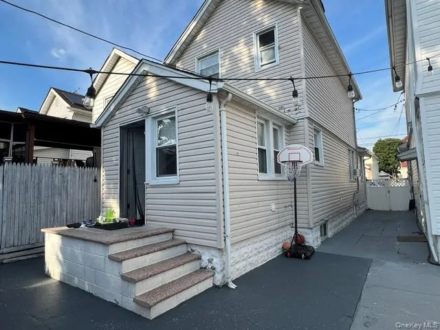 11522 124th Street South Ozone Park, NY 11420