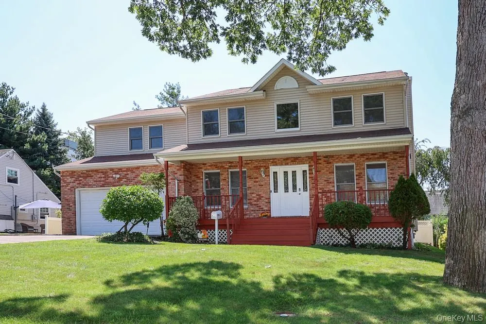 23 Garden Drive Albertson, NY 11507