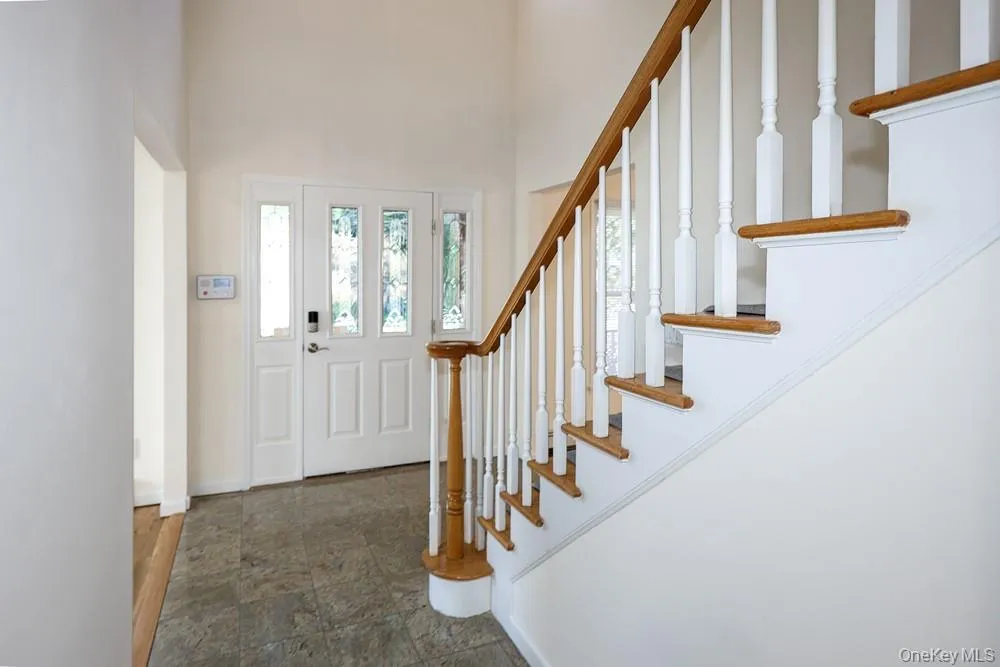 23 Garden Drive Albertson, NY 11507