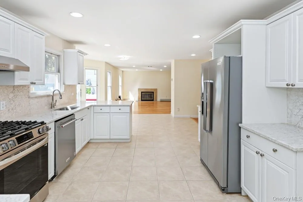 23 Garden Drive Albertson, NY 11507