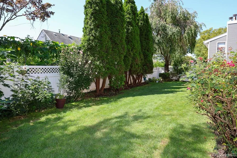 23 Garden Drive Albertson, NY 11507