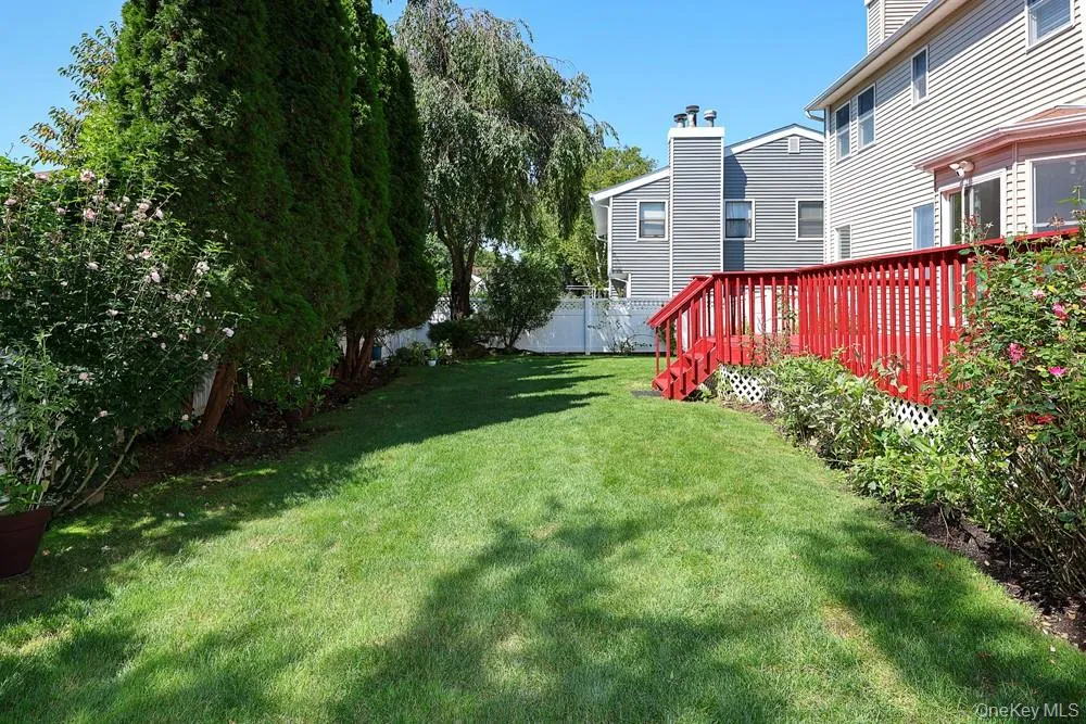 23 Garden Drive Albertson, NY 11507