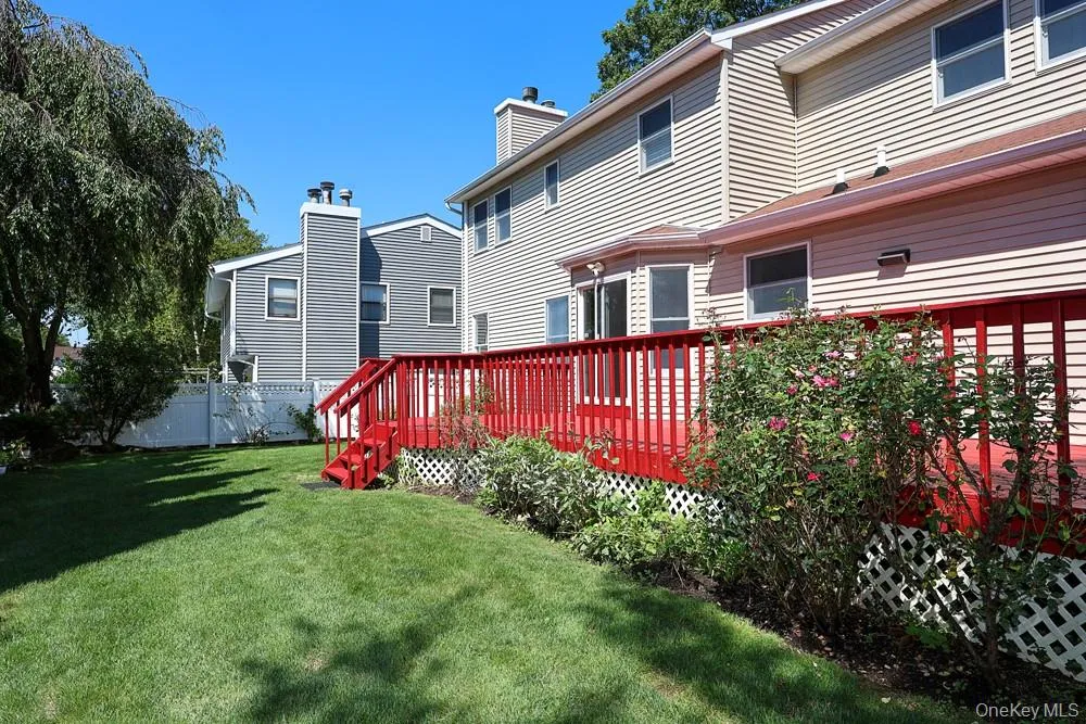 23 Garden Drive Albertson, NY 11507