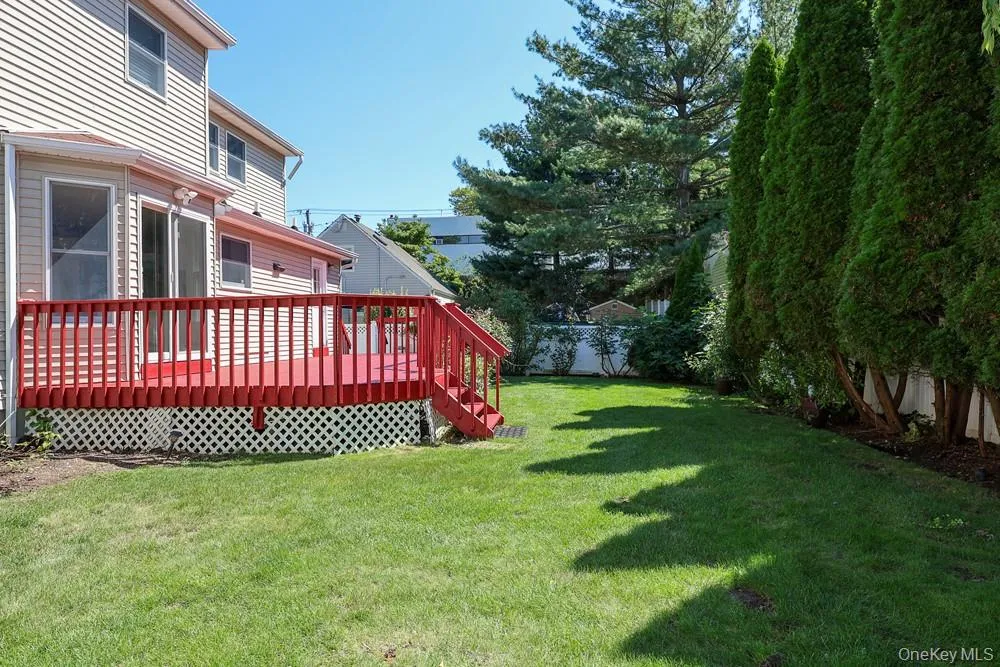 23 Garden Drive Albertson, NY 11507