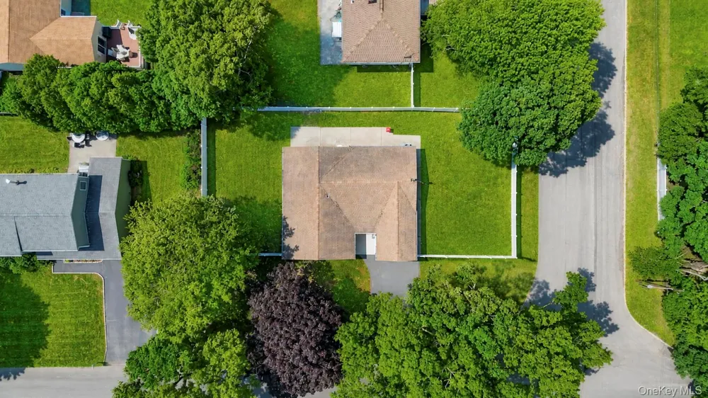10 Helene Drive Shirley, NY 11967