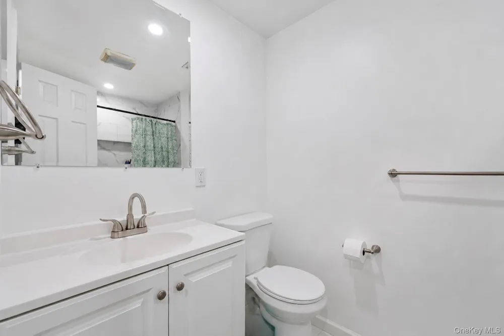 10 Helene Drive Shirley, NY 11967