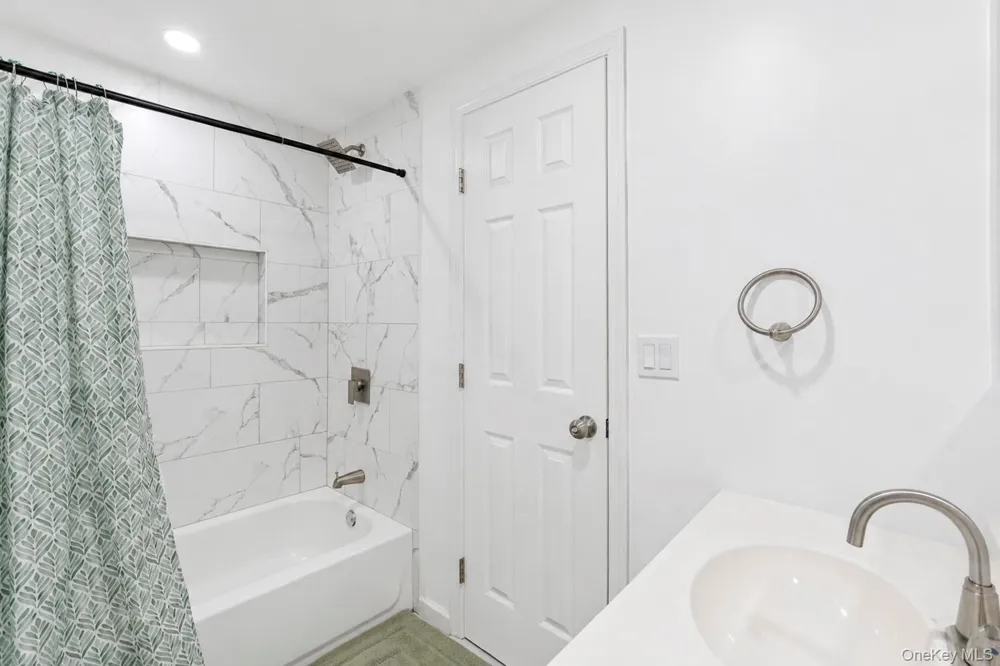 10 Helene Drive Shirley, NY 11967