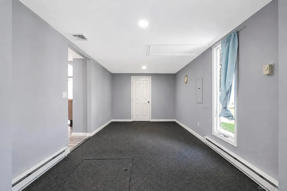 10 Helene Drive Shirley, NY 11967
