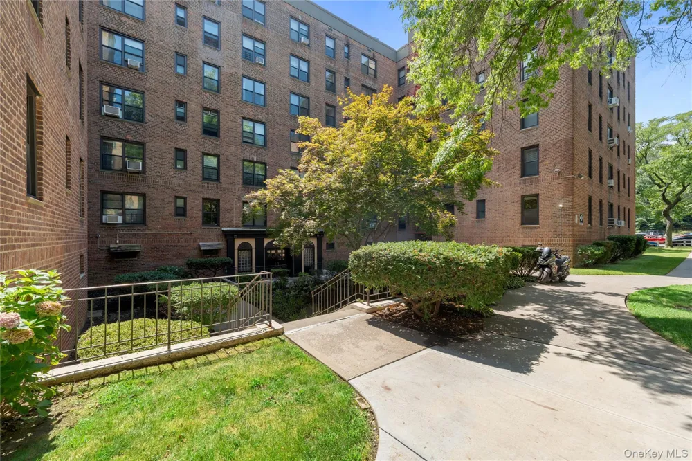 83-85 Woodhaven Boulevard #3R Woodhaven, NY 11421