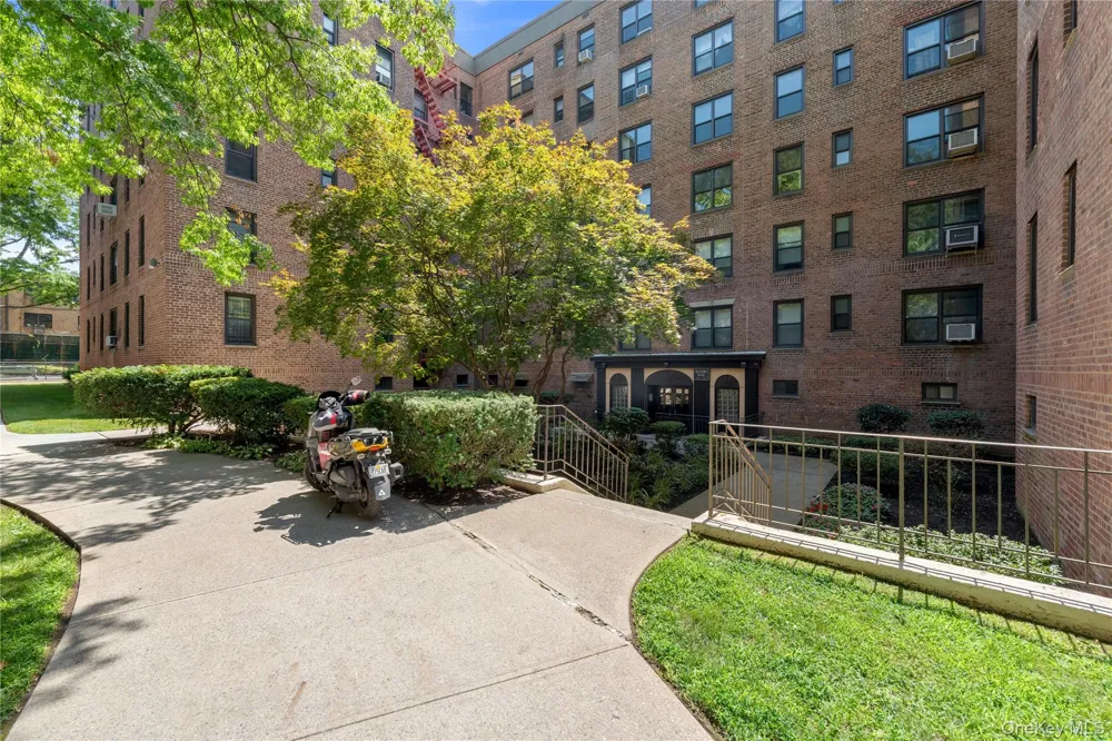 83-85 Woodhaven Boulevard #3R Woodhaven, NY 11421