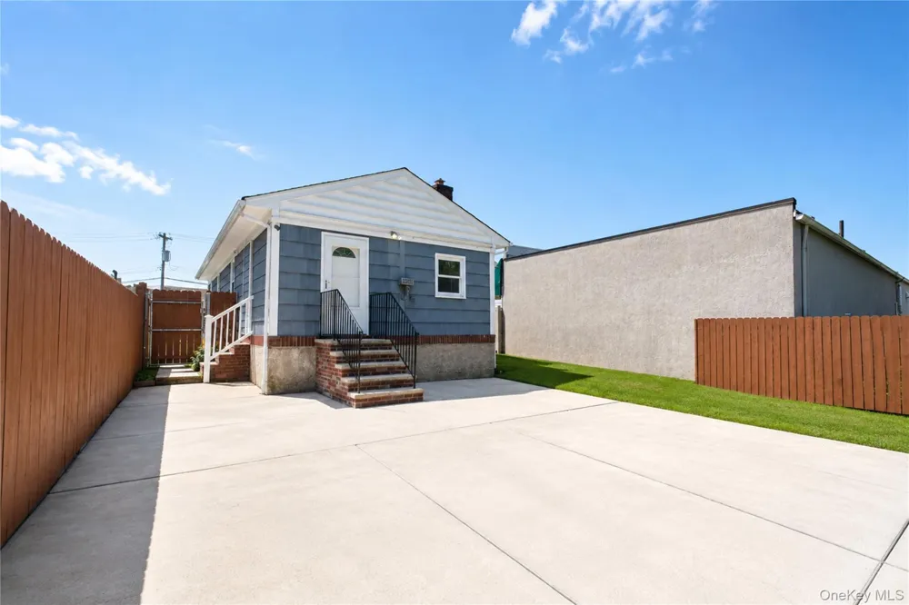 3895 Amboy Road Staten Island, NY 10308
