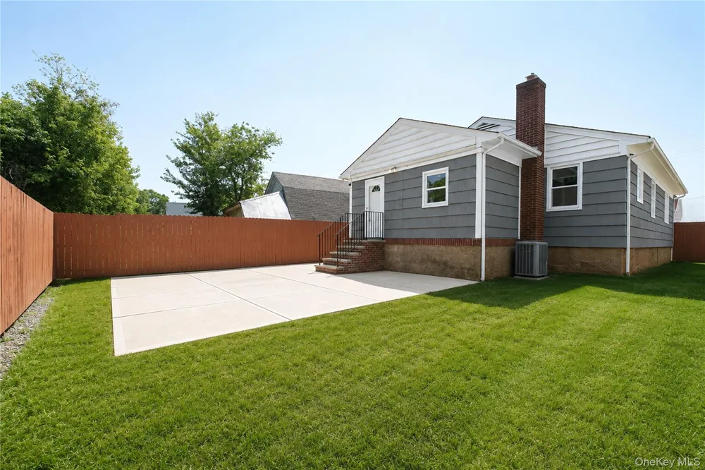 3895 Amboy Road Staten Island, NY 10308