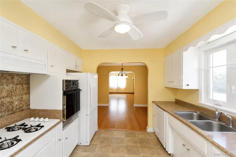 3895 Amboy Road Staten Island, NY 10308