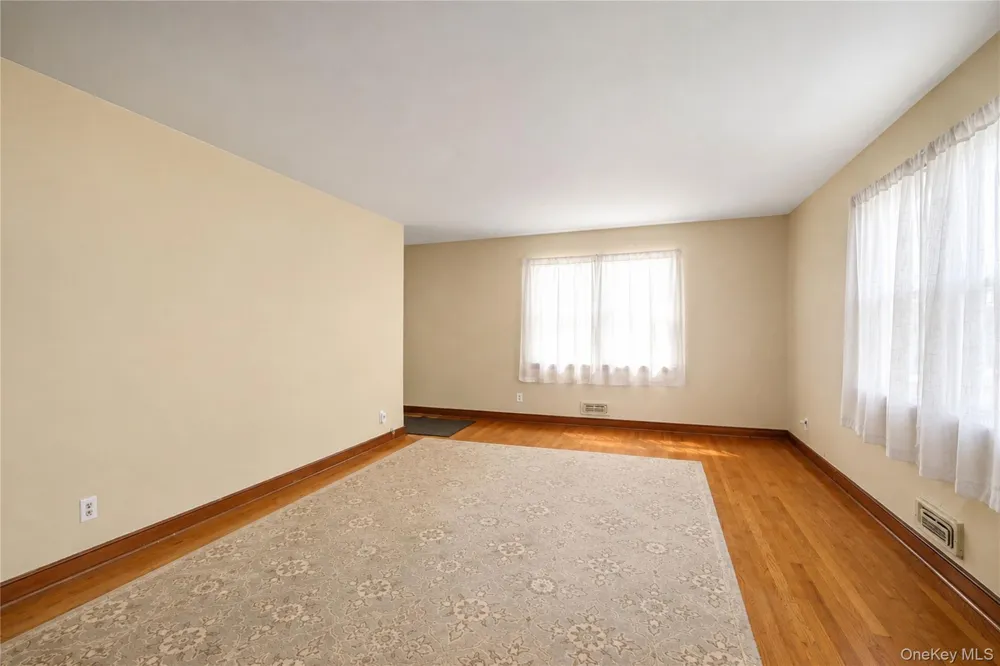 3895 Amboy Road Staten Island, NY 10308