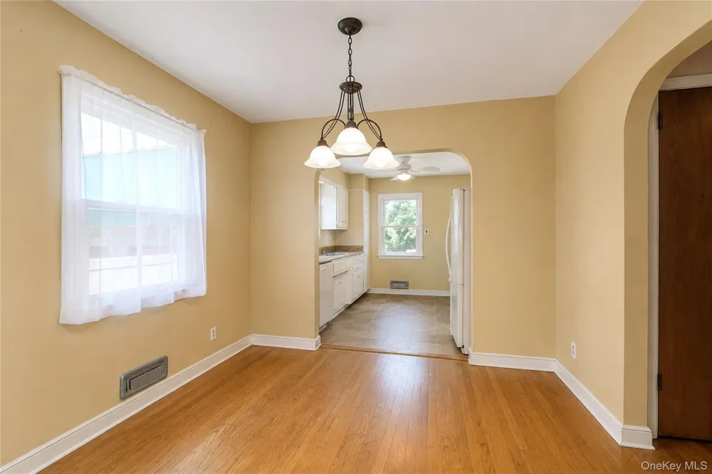 3895 Amboy Road Staten Island, NY 10308