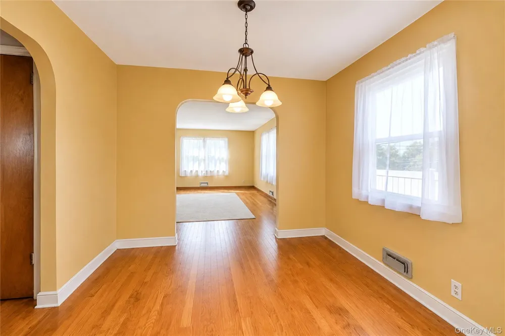3895 Amboy Road Staten Island, NY 10308