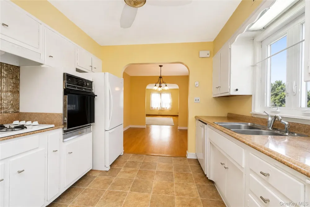 3895 Amboy Road Staten Island, NY 10308