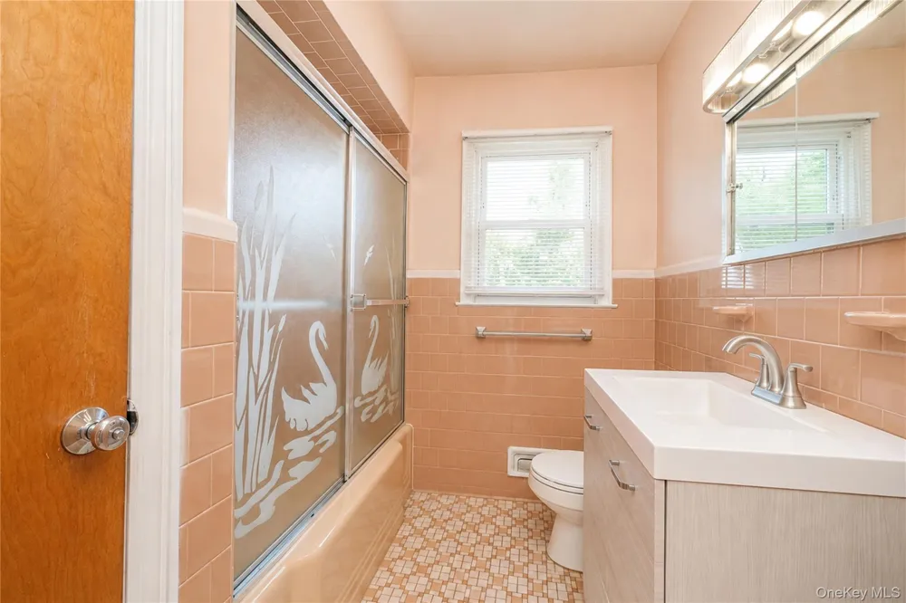 3895 Amboy Road Staten Island, NY 10308