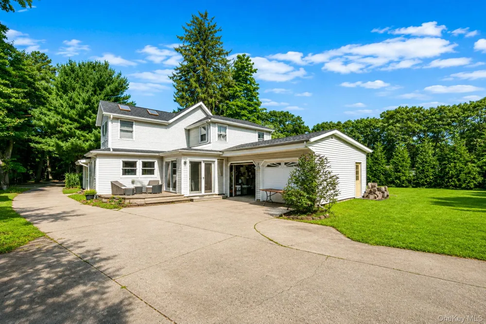 187 Oak Street Medford, NY 11763