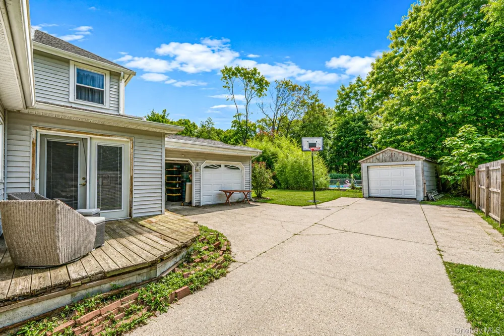 187 Oak Street Medford, NY 11763