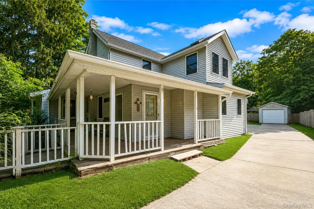 187 Oak Street Medford, NY 11763