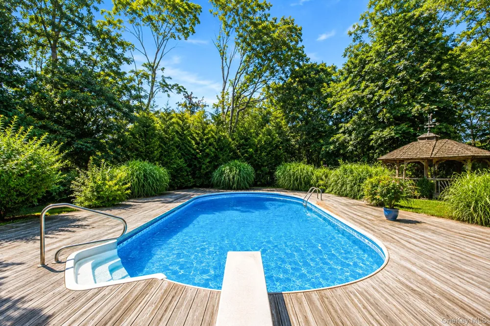187 Oak Street Medford, NY 11763