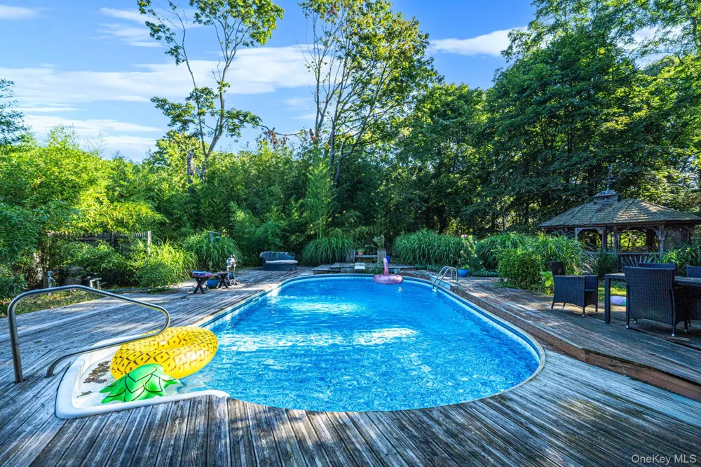 187 Oak Street Medford, NY 11763