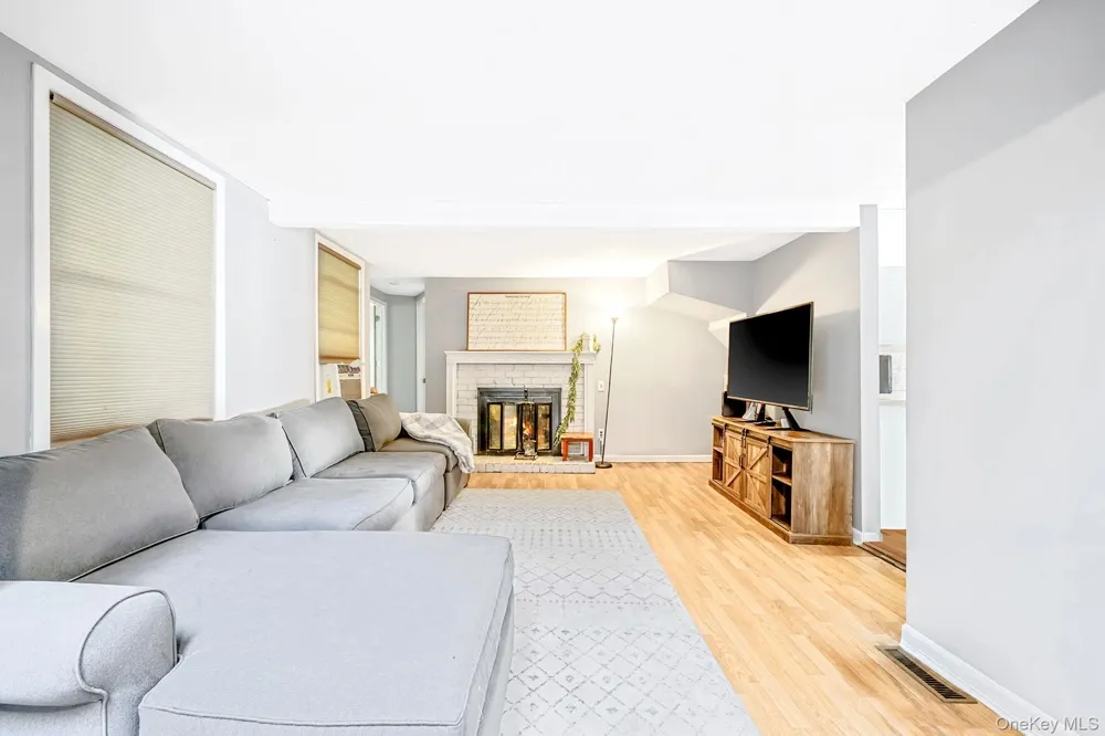 187 Oak Street Medford, NY 11763