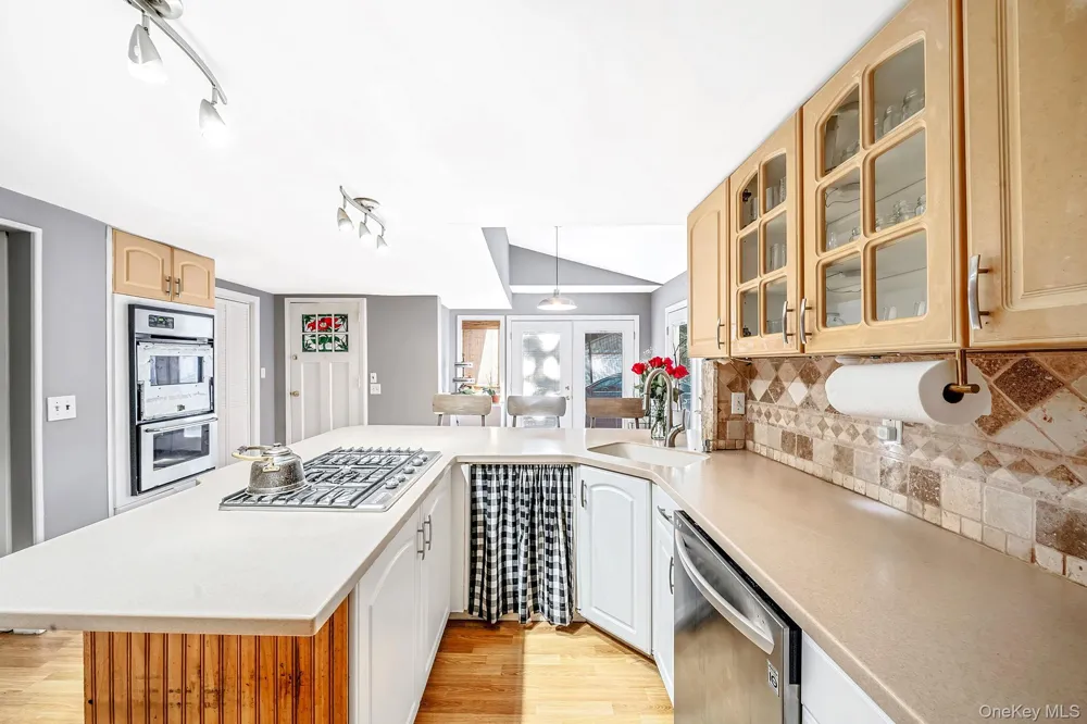 187 Oak Street Medford, NY 11763