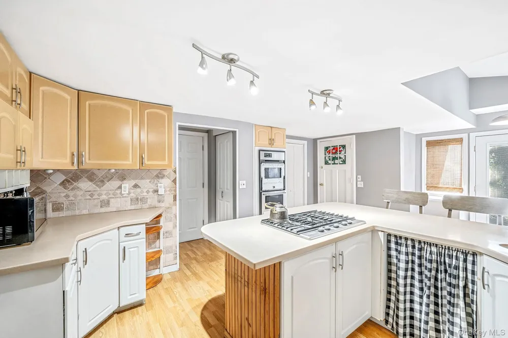 187 Oak Street Medford, NY 11763