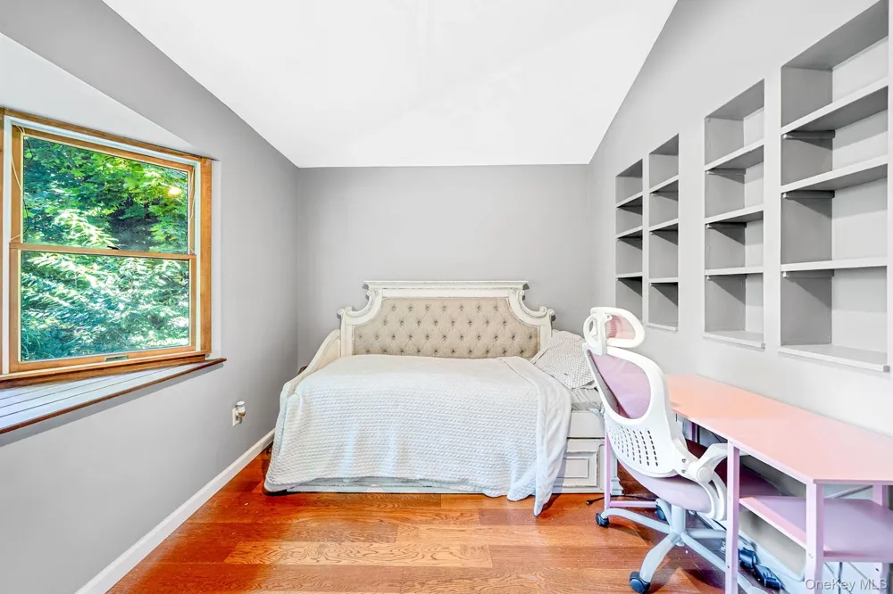 187 Oak Street Medford, NY 11763