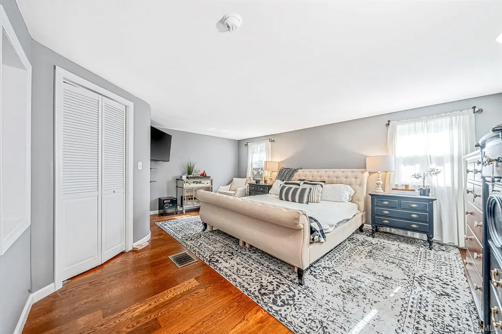 187 Oak Street Medford, NY 11763