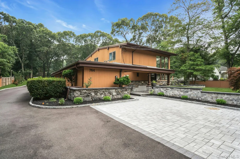 764 Vanderbilt Parkway Dix Hills, NY 11746