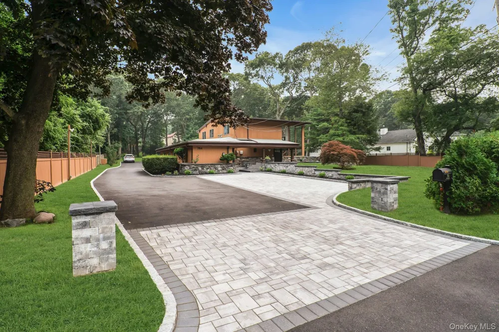 764 Vanderbilt Parkway Dix Hills, NY 11746