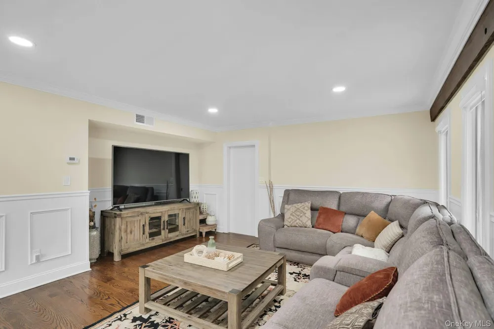 764 Vanderbilt Parkway Dix Hills, NY 11746
