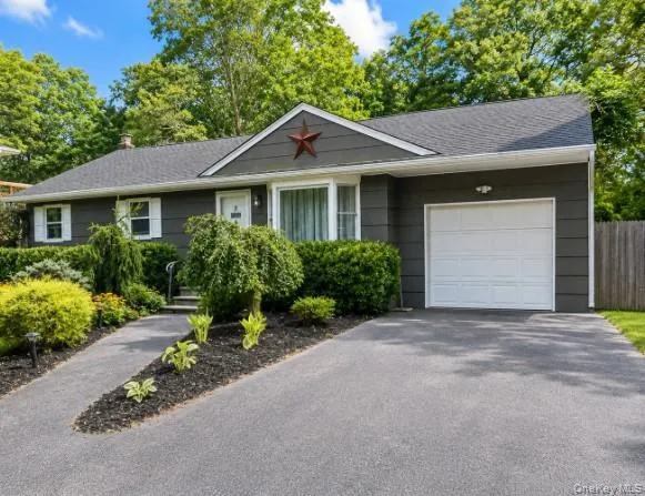 32 Robinson Avenue Medford, NY 11763