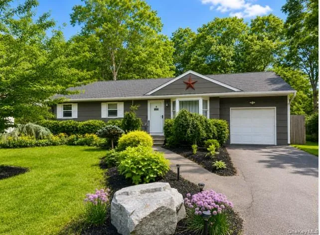 32 Robinson Avenue Medford, NY 11763