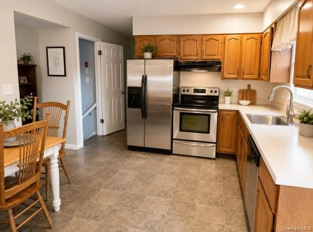 32 Robinson Avenue Medford, NY 11763