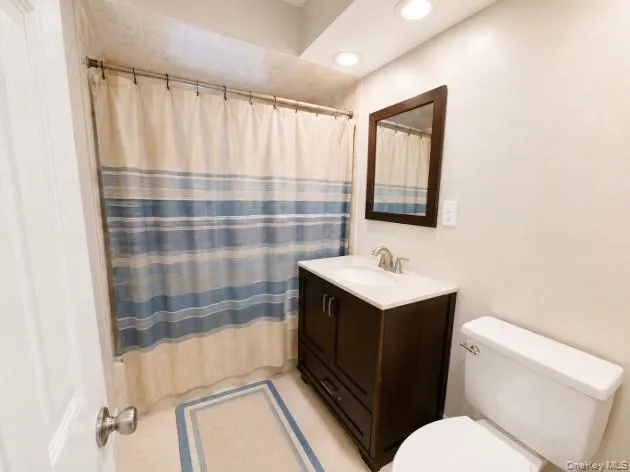 32 Robinson Avenue Medford, NY 11763
