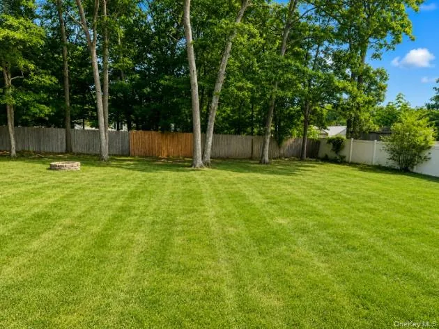 32 Robinson Avenue Medford, NY 11763