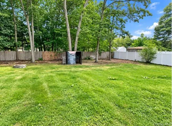 32 Robinson Avenue Medford, NY 11763