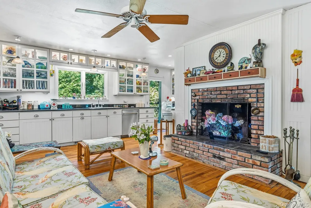 50 Barnes Hole Road East Hampton, NY 11937